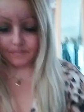 Szenyoritaa stripchat live cam model