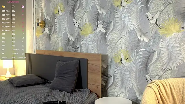 PhoebeYuki stripchat live cam model