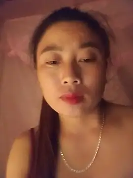 trieuhoaly stripchat live cam model
