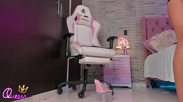 AuroraSim stripchat live cam model