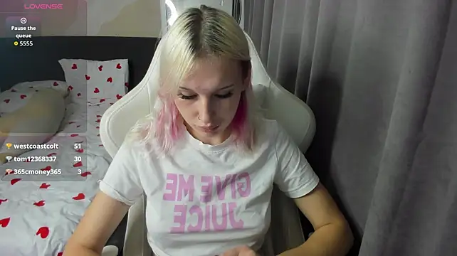EvelinaLuu stripchat live cam model