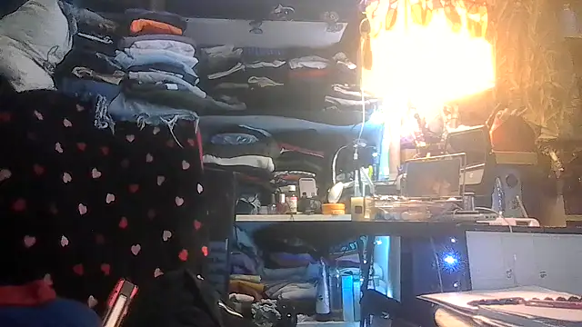 ShysluutGia stripchat live cam model