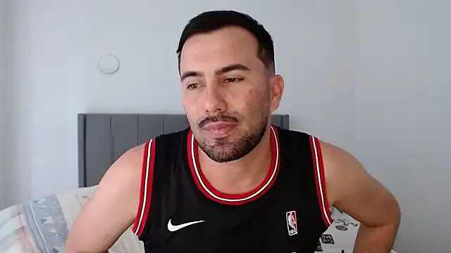 SantiGxxx33 stripchat live cam model