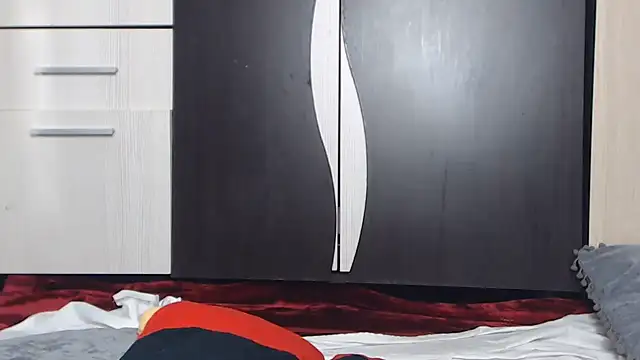 leilahotX stripchat live cam model