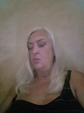 Julia20X stripchat live cam model