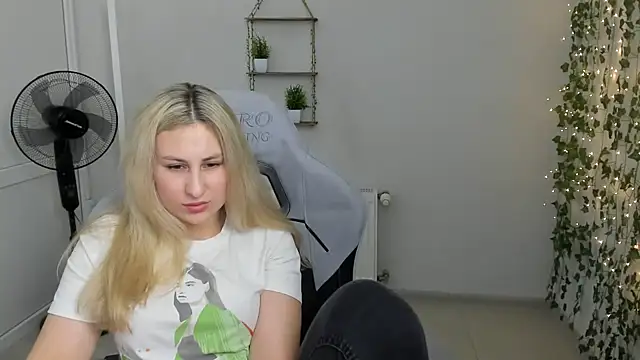 MissLunariaa stripchat live cam model