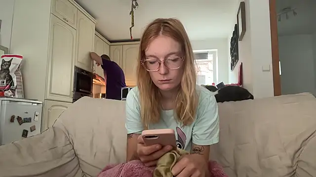 DouceMarine stripchat live cam model