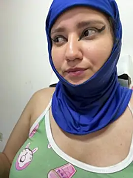Nahannaahia stripchat live cam model