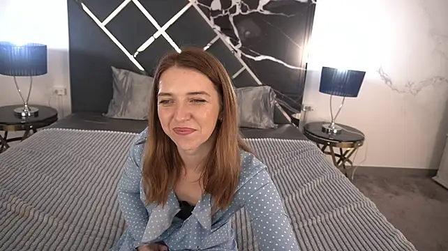 GoldenLacee stripchat live cam model