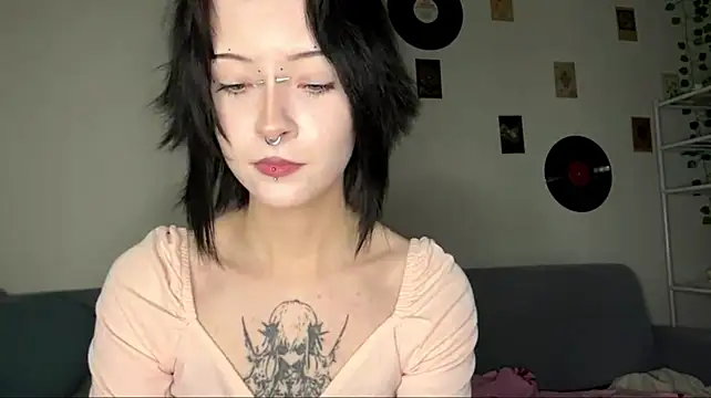 Alicefralies stripchat live cam model
