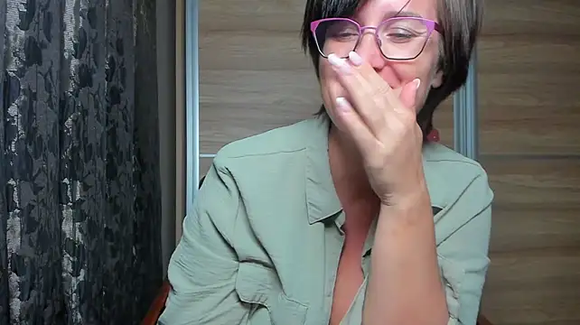 CurvyJules69 stripchat live cam model