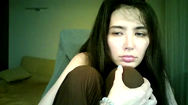 Luneyaa stripchat live cam model