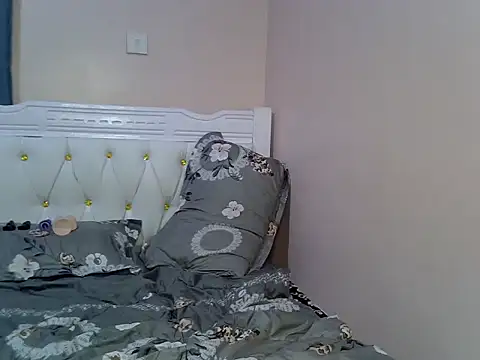 PrettyRuuby stripchat live cam model