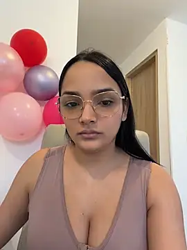 Chloelarsons stripchat live cam model