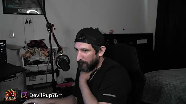 DevilPup75_ stripchat live cam model
