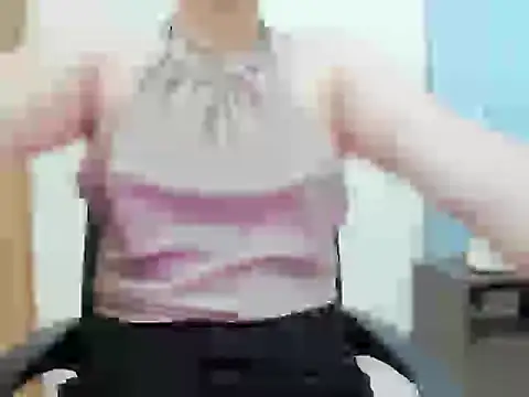 Lunachuppyyy stripchat live cam model