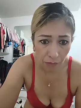cielo-rojo stripchat live cam model