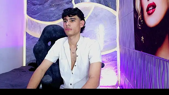 Tyler_schoby stripchat live cam model