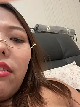 yanyan9987 stripchat live cam model