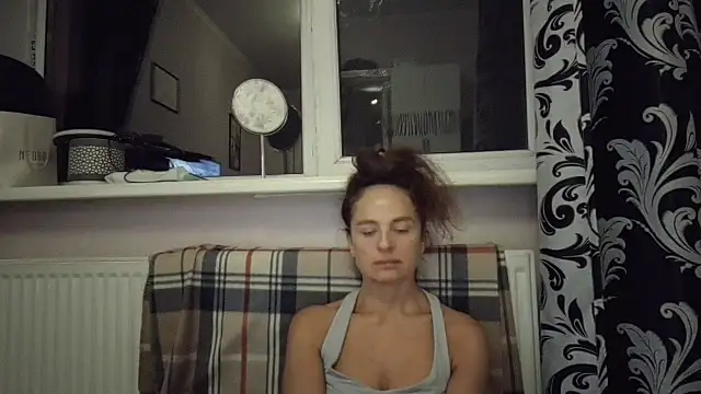 LindaStarS stripchat live cam model
