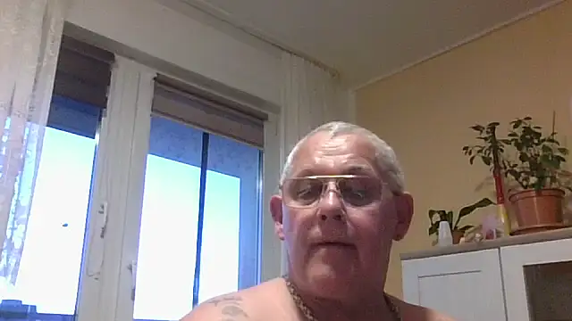 smaili1513 stripchat live cam model