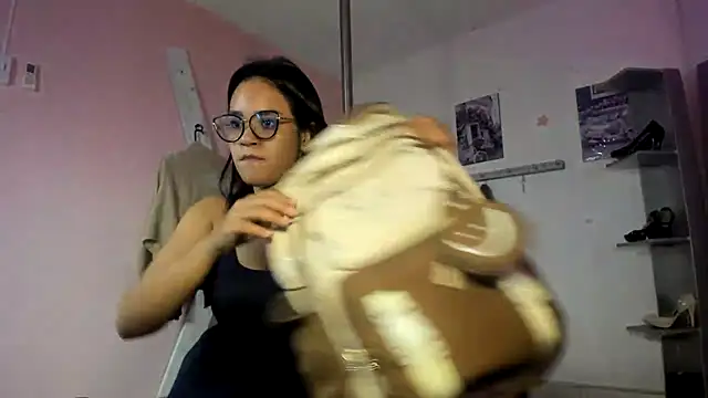 CAMILA--REY stripchat live cam model