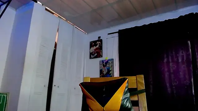 Adam_Hudsond stripchat live cam model