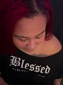 Juicyjordie stripchat live cam model