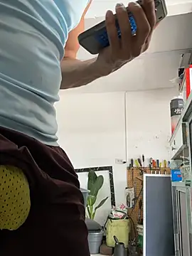 Paul22cm- stripchat live cam model