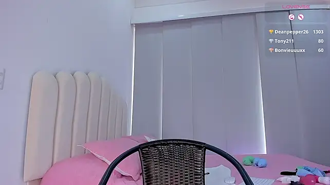 Amira-Zahra stripchat live cam model