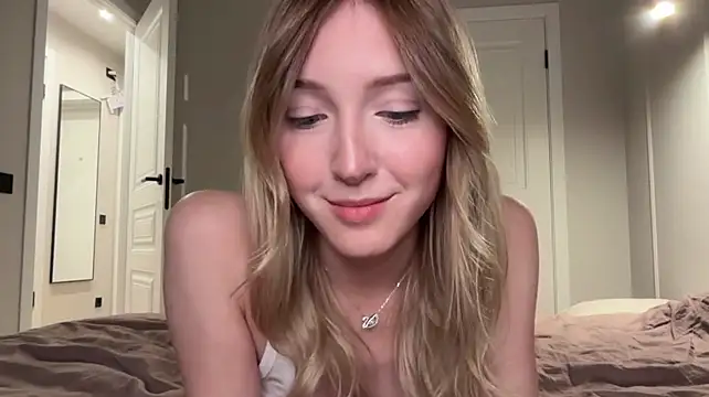 Kattie_Petite stripchat live cam model