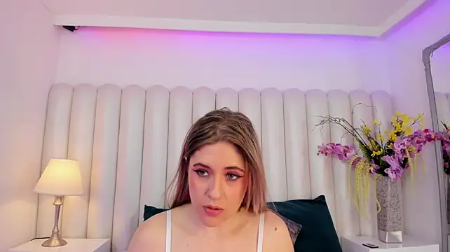 AndreinaOwen stripchat live cam model