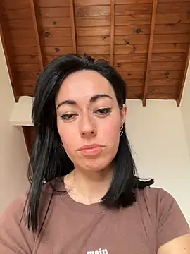 BrattyYanii stripchat live cam model