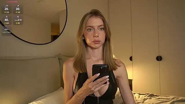 Mon_amiii stripchat live cam model