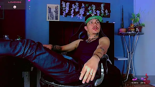 HannibalLester stripchat live cam model