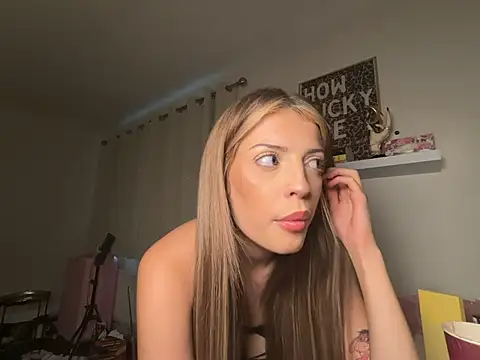 leahlegsterx stripchat live cam model