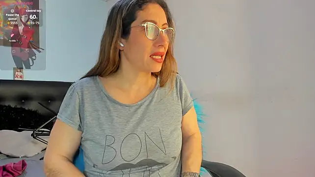 kaylaMinov_ stripchat live cam model