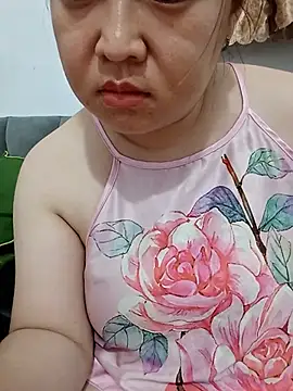 VyOanh2K stripchat live cam model