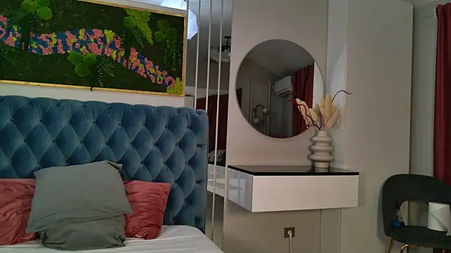 SiennaPierce stripchat live cam model