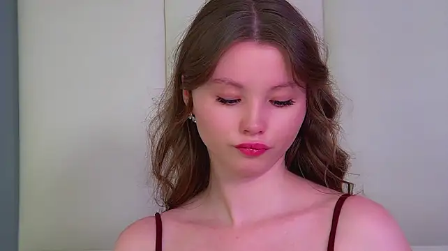 KeiraAsti stripchat live cam model