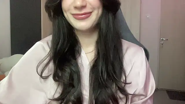 Toviraa stripchat live cam model