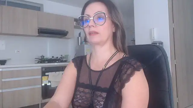 LovePaula stripchat live cam model