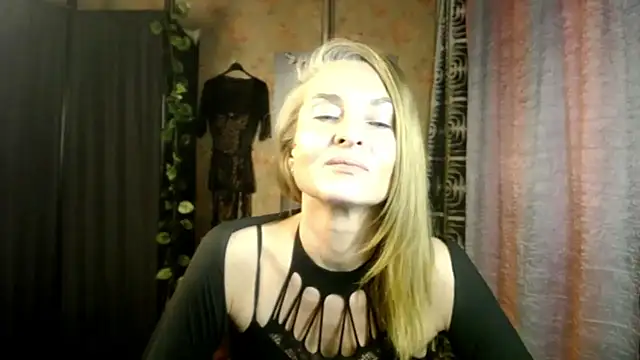 Soniakiss stripchat live cam model