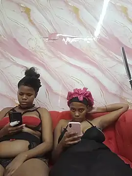 YelloMellow stripchat live cam model