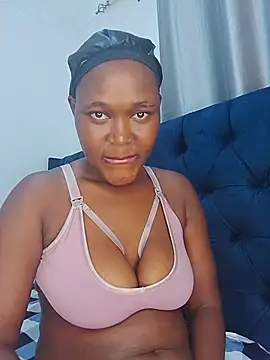 Shamillla stripchat live cam model