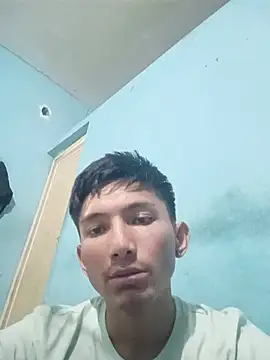 strongguyindia stripchat live cam model