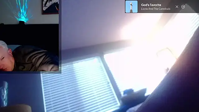 Snarfle82 stripchat live cam model
