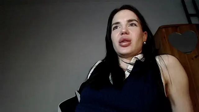 Lisakisss stripchat live cam model