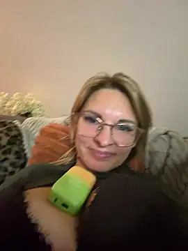 kinkysarahx stripchat live cam model