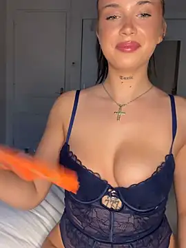 Milagomez stripchat live cam model
